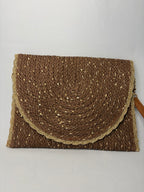 Pochette bohème tressée à sequins dorés